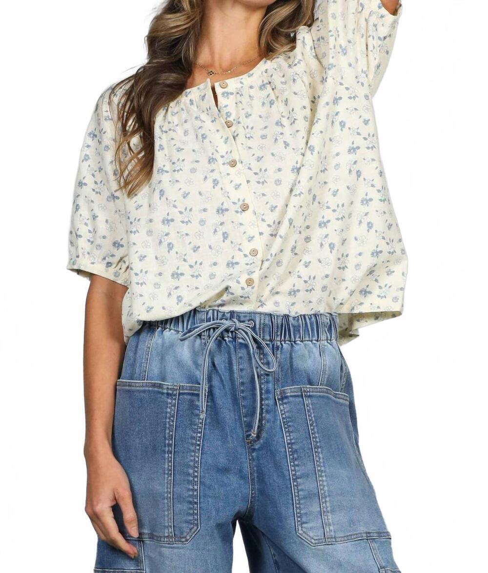 NEW VINE & LOVE saylor floral print round neck blouse in cream/blue
